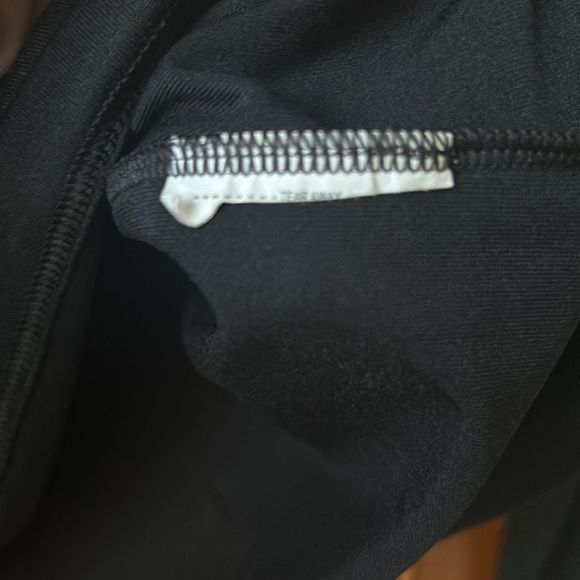 Under Armour Black Long Sleeve Tee - Picture 6 of 9